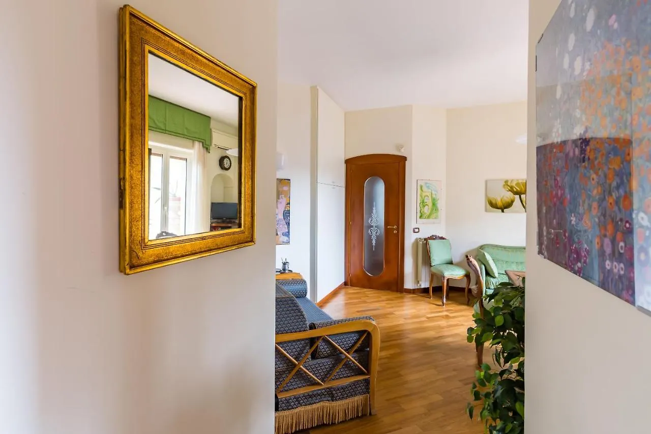 Ruta Comfort Flat Apartment Naples Italy